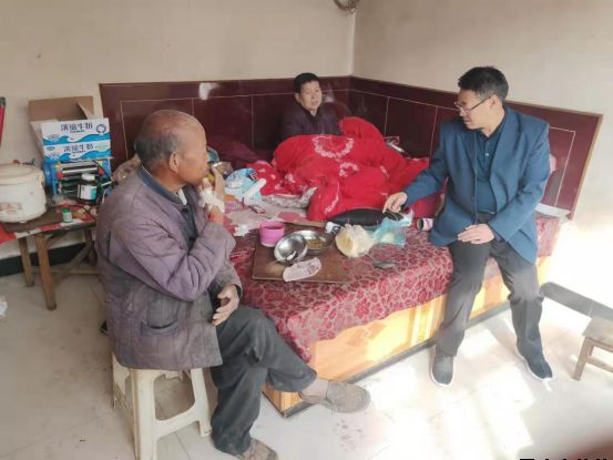 平涼泓源公司開展“踐行初心使命，助推脫貧攻堅”主題黨日活動(圖6)