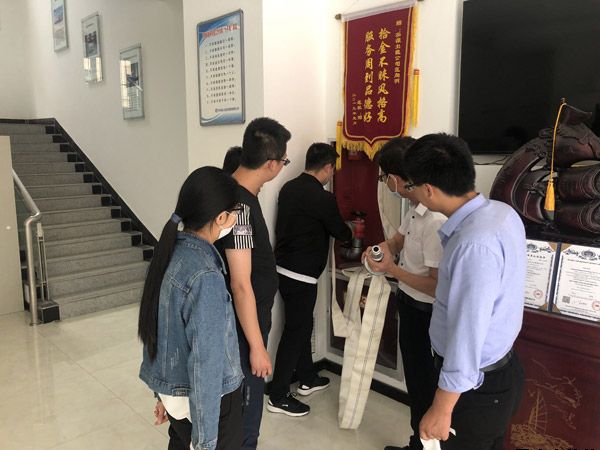 泓源新能源公司、出租車公司聯(lián)合開展消防安全演練(圖2)