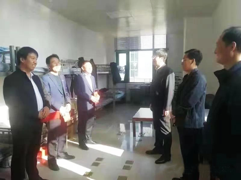 工業(yè)園區(qū)管委會、泓源公司慰問園區(qū)機關(guān)保安門衛(wèi)等一線人員(圖2)